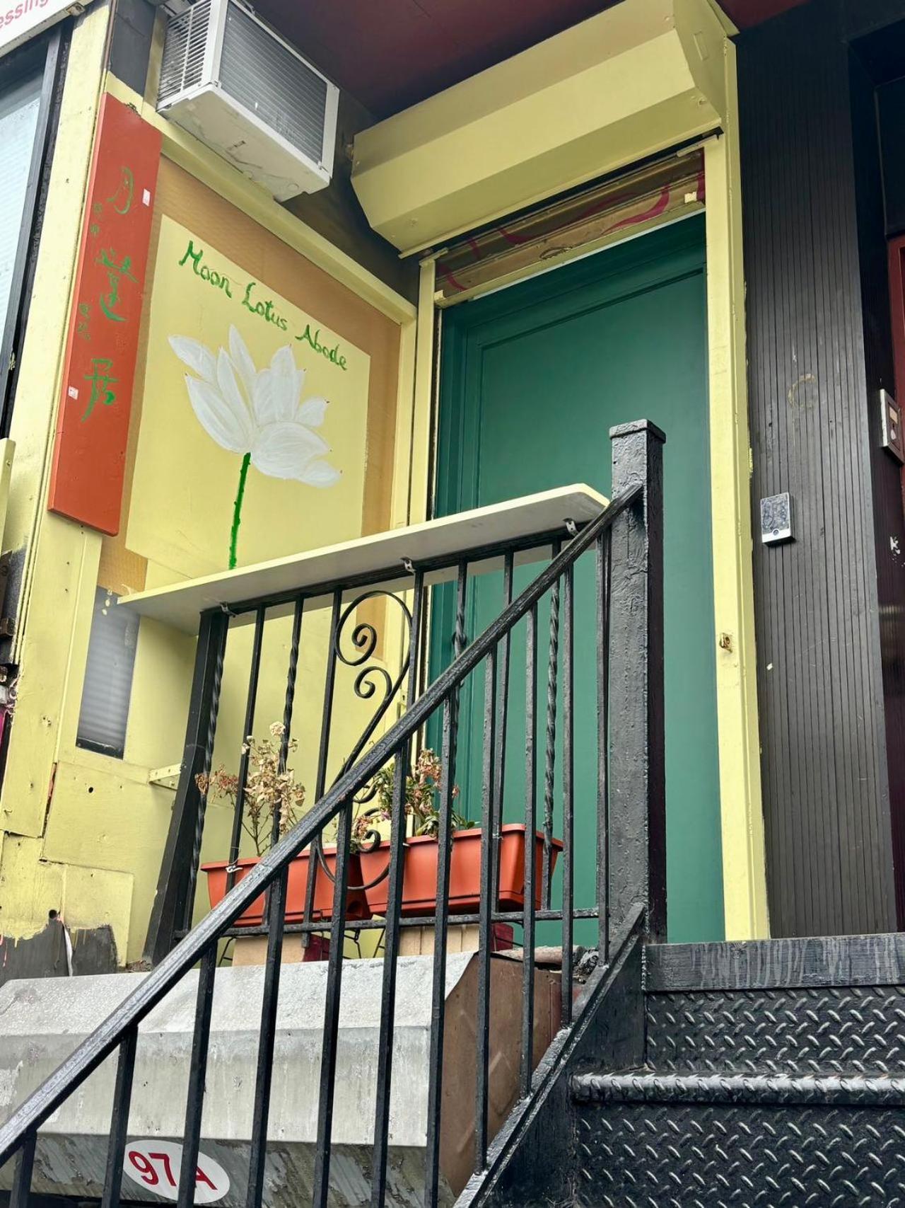 Moon Lotus Abode * Nova York